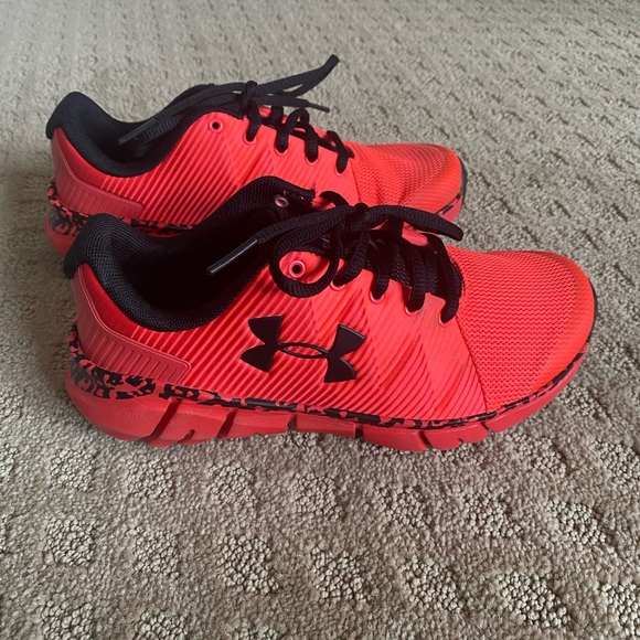 Under Armour Level Series Sneakers - Picture 1 of 4